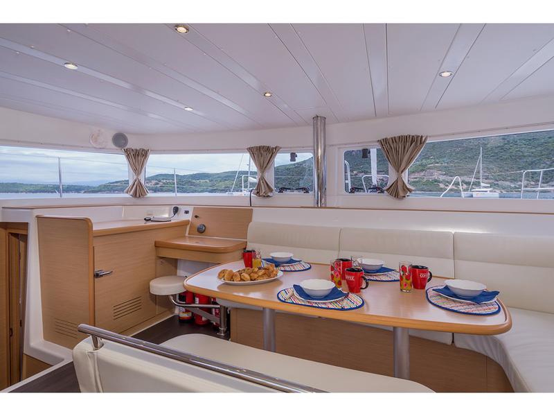 Book yachts online - catamaran - Lagoon 421 - Silverstar II - rent