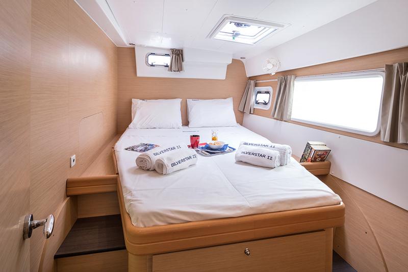 Book yachts online - catamaran - Lagoon 421 - Silverstar II - rent