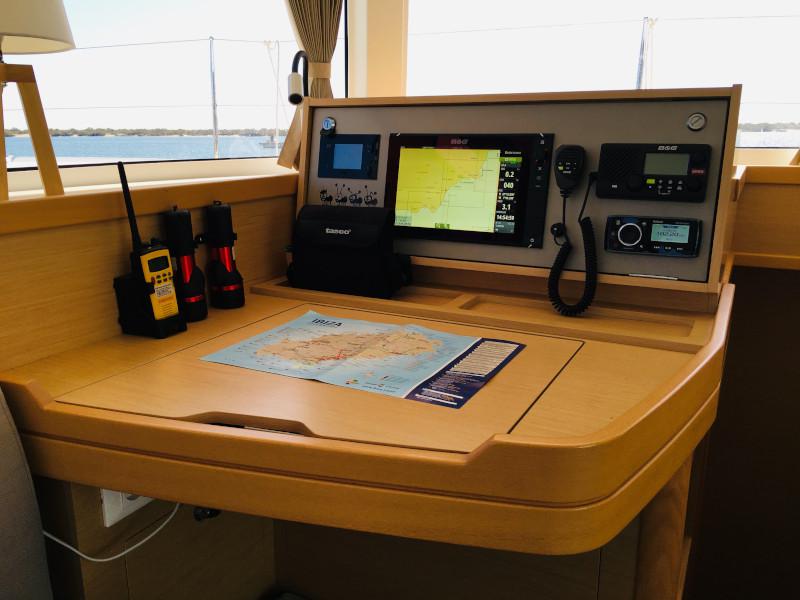 Book yachts online - catamaran - Lagoon 42 - Aero - rent