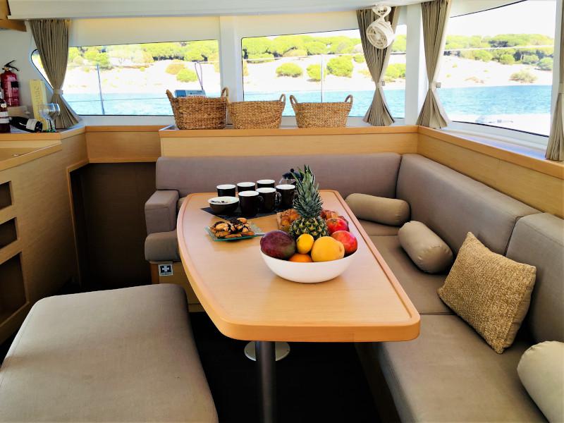 Book yachts online - catamaran - Lagoon 42 - Aero - rent