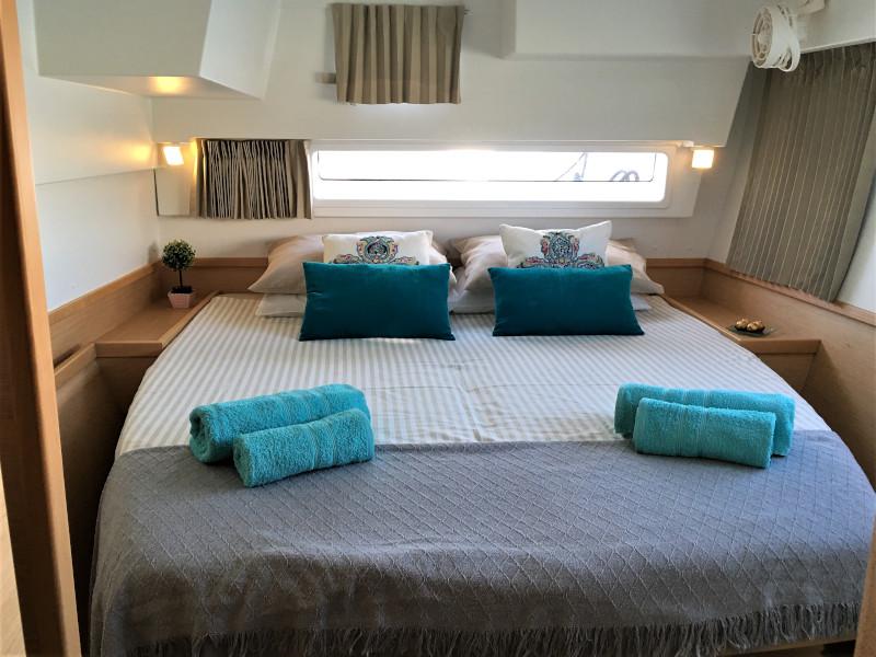 Book yachts online - catamaran - Lagoon 42 - Aero - rent