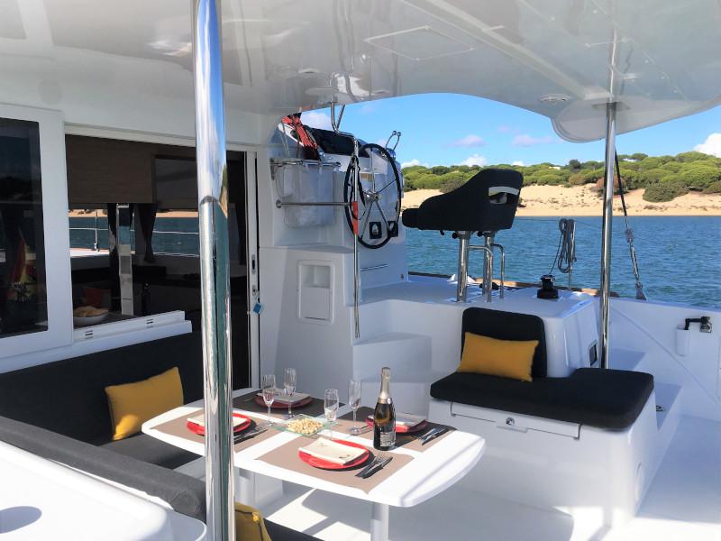 Book yachts online - catamaran - Lagoon 40 - Cat 40 - rent