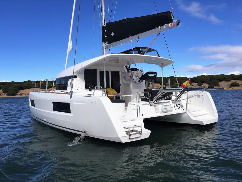 Book yachts online - catamaran - Lagoon 40 - Cat 40 - rent