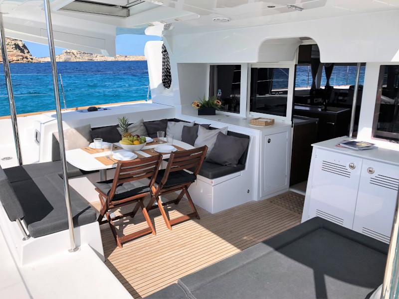 Book yachts online - catamaran - Lagoon 450 - GENIA - rent