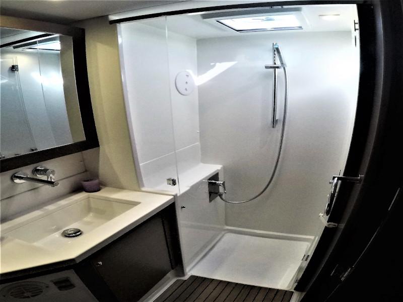 Book yachts online - catamaran - Lagoon 450 - GENIA - rent