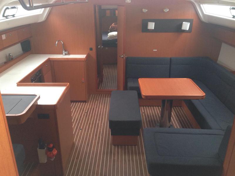 Book yachts online - sailboat - Bavaria Cruiser 51 - Vinni - rent