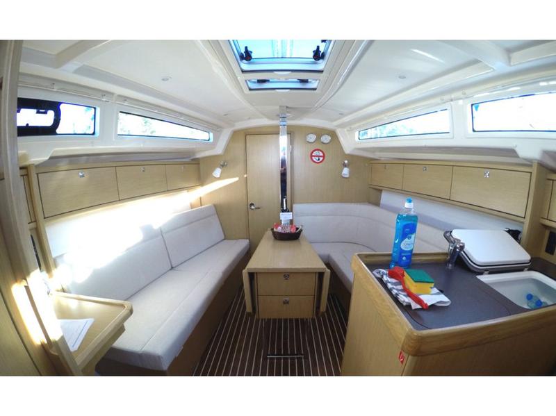 Book yachts online - sailboat - Bavaria Cruiser 34 - Sora - rent