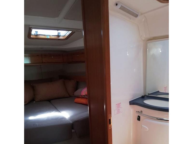 Book yachts online - sailboat - Bavaria 42 Cruiser - EVRENIA - TOTAL REFIT 2019 - rent