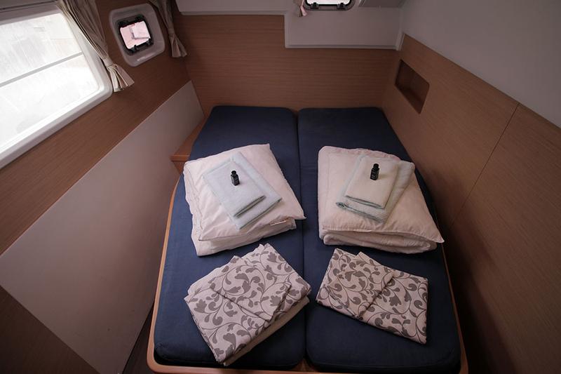 Book yachts online - catamaran - Lagoon 400 - Delfis - rent