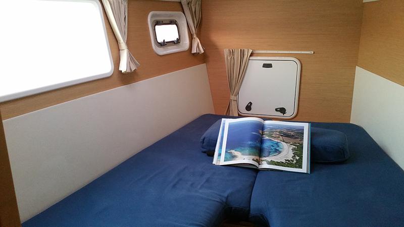 Book yachts online - catamaran - Lagoon 400 - Delfis - rent