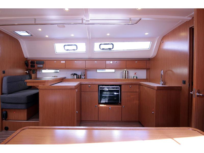 Book yachts online - sailboat - Bavaria Cruiser 51 - Firewall - rent