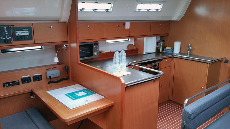Book yachts online - sailboat - Bavaria Cruiser 50 - Silver Cloud - rent