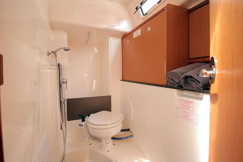 Book yachts online - sailboat - Bavaria Cruiser 33 - Callisto  - rent