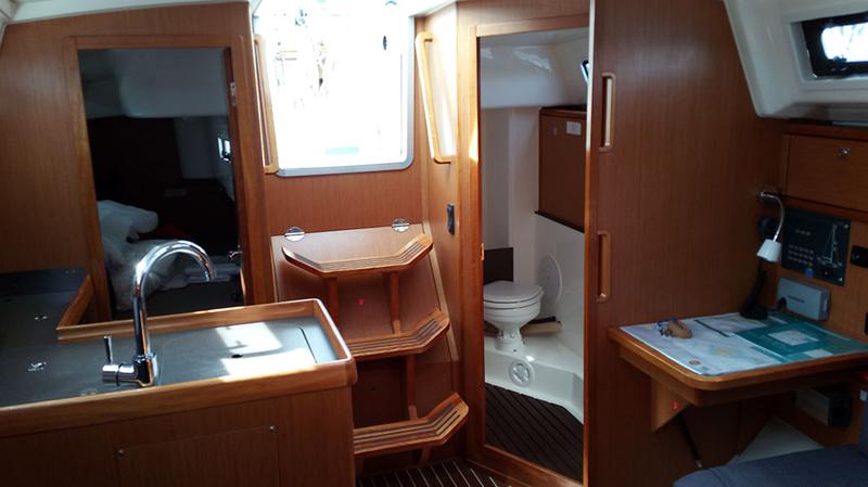 Book yachts online - sailboat - Bavaria Cruiser 33 - Callisto  - rent