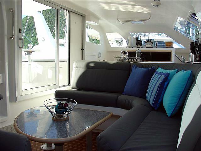 Book yachts online - catamaran - Voyage 440 (2003) - Alboran Mahanga (Majorca) - rent