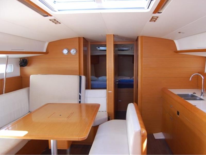Book yachts online - sailboat - Sun Odyssey 519 - Alboran Champagne (Radazul) - rent