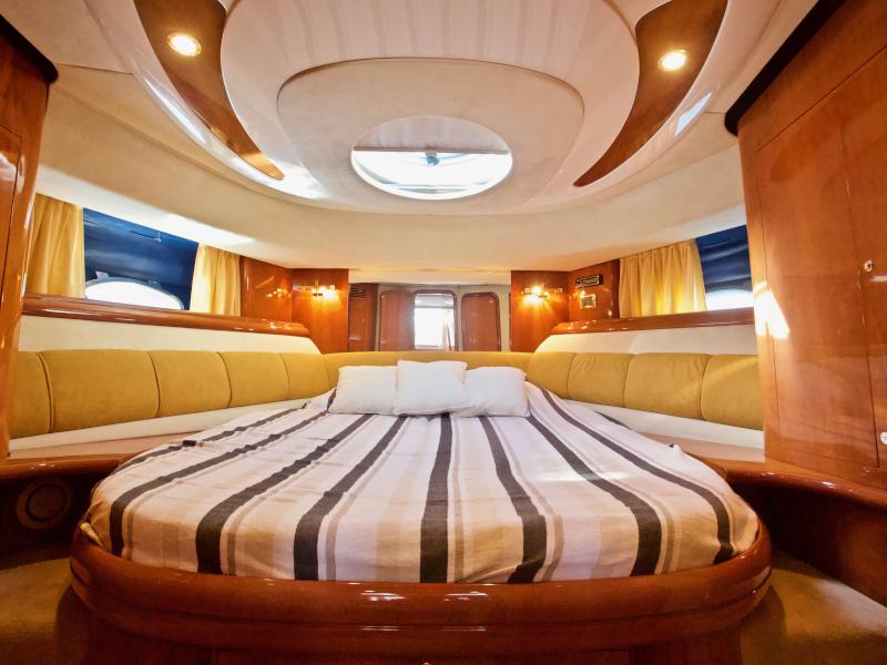 Book yachts online - motorboat - Cranchi Mediterranee 50 HT - Magia - rent