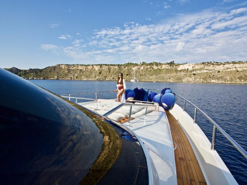 Book yachts online - motorboat - Aicon 75 - Lutetia - rent