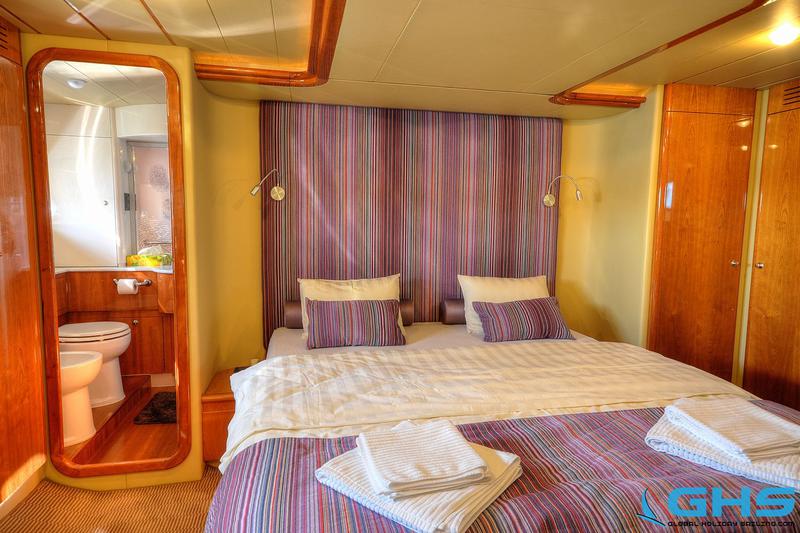 Book yachts online - motorboat - Ferretti 680 - Estella GENERALLY REFIT 2013 - rent