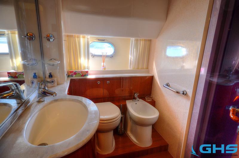 Book yachts online - motorboat - Ferretti 680 - Estella GENERALLY REFIT 2013 - rent