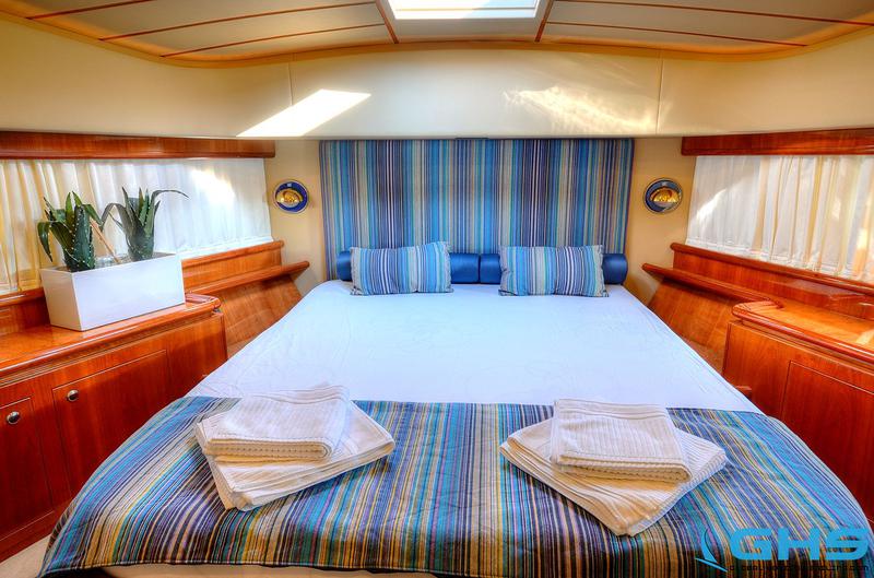 Book yachts online - motorboat - Ferretti 680 - Estella GENERALLY REFIT 2013 - rent