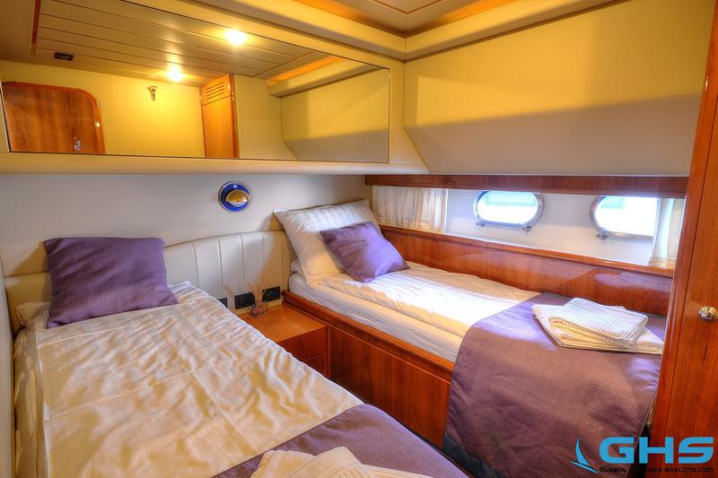 Book yachts online - motorboat - Ferretti 680 - Estella GENERALLY REFIT 2013 - rent