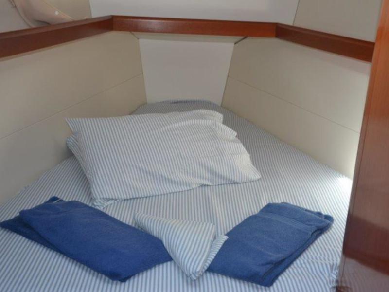 Book yachts online - sailboat - BENETEAU Oceanis 43.4 REFIT 2019 - TOPAZ  - rent