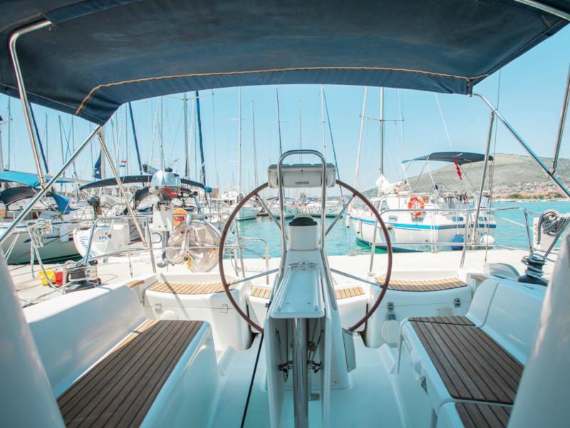 Book yachts online - sailboat - Sun Odyssey 36i REFIT 2019 - BLACK DIAMOND C.p. - rent