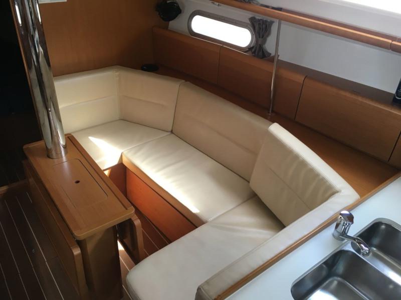 Book yachts online - sailboat - Sun Odyssey 36i REFIT 2019 - BLACK DIAMOND C.p. - rent