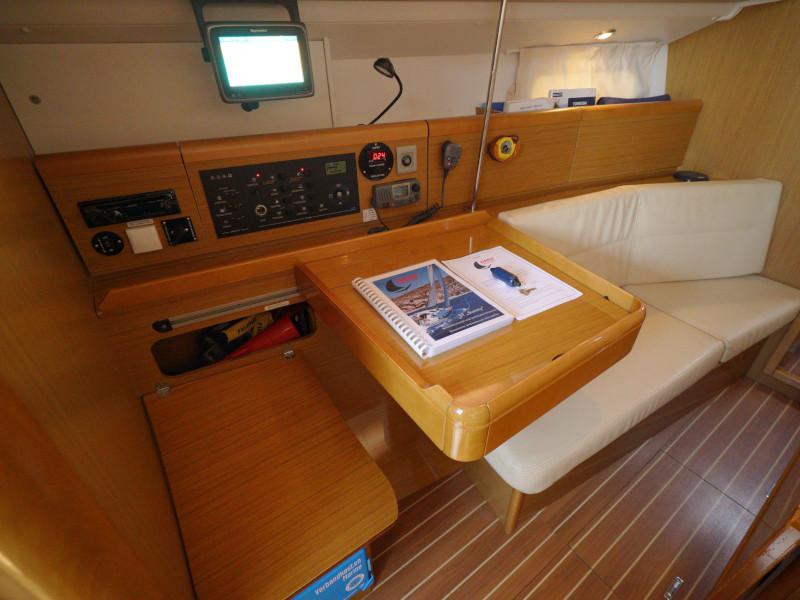 Book yachts online - sailboat - Sun Odyssey 36i REFIT 2019 - BLACK DIAMOND C.p. - rent