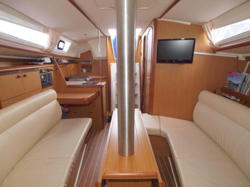 Book yachts online - sailboat - Sun Odyssey 32 i REFIT 2019 - GEMSTONE P.c - rent