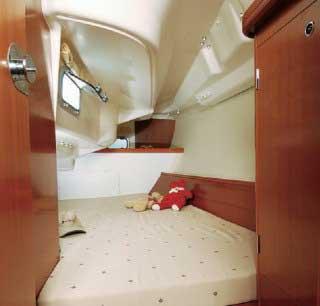 Book yachts online - sailboat - Oceanis 323 - Aife - rent