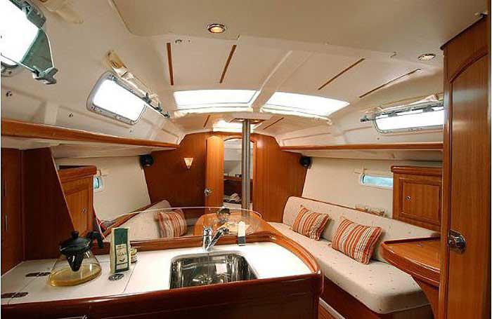 Book yachts online - sailboat - Oceanis 323 - Aife - rent
