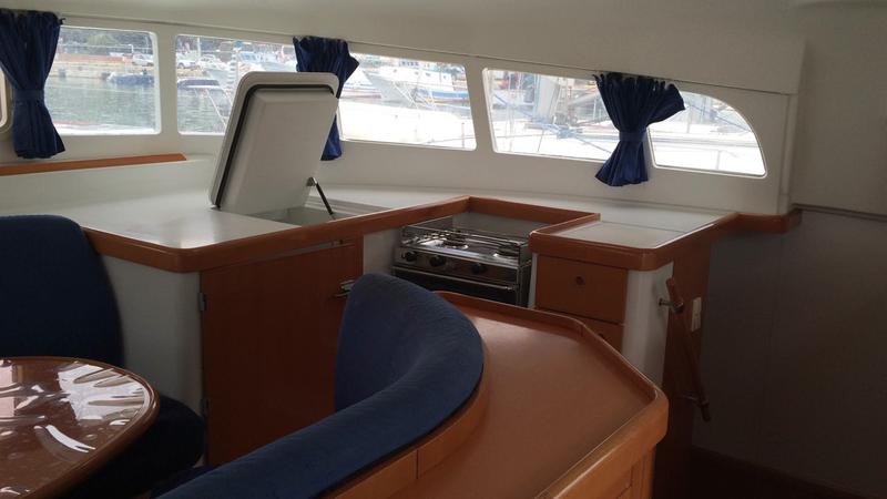 Book yachts online - catamaran - Lagoon 410 S2 - Vega - rent