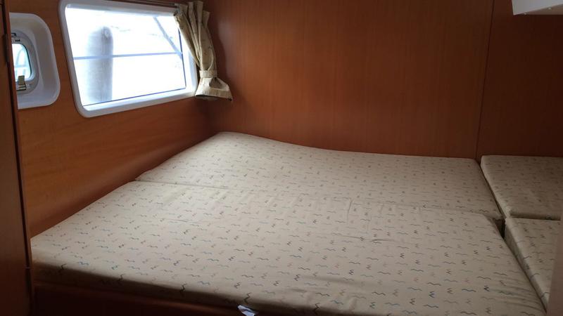 Book yachts online - catamaran - Lagoon 410 S2 - Vega - rent