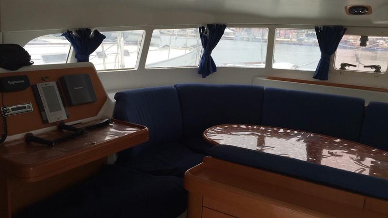 Book yachts online - catamaran - Lagoon 410 S2 - Vega - rent