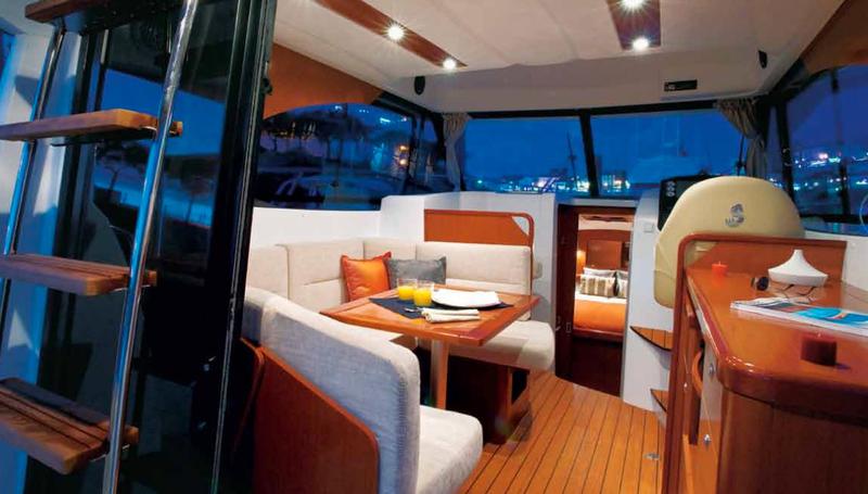 Book yachts online - motorboat - Antares 32 Fly - Katalina - rent