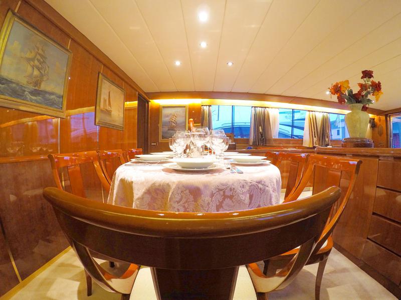 Book yachts online - motorboat - Falcon 76 - Lady Bibi - rent