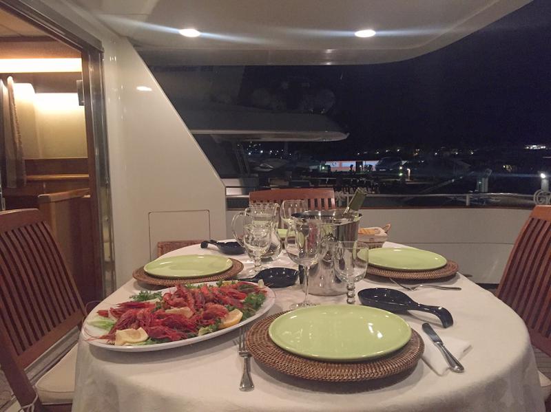 Book yachts online - motorboat - Falcon 76 - Lady Bibi - rent