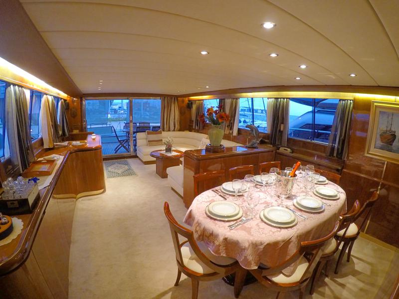 Book yachts online - motorboat - Falcon 76 - Lady Bibi - rent