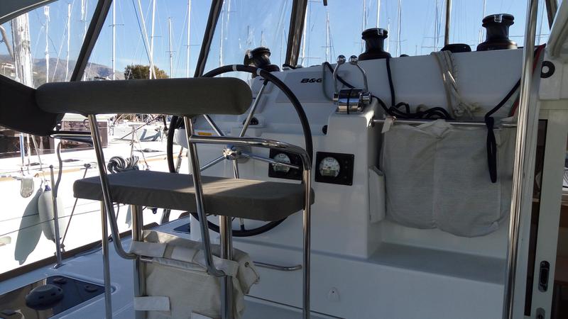 Book yachts online - catamaran - Lagoon 400 S2 - Pasiphae - rent