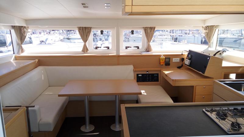 Book yachts online - catamaran - Lagoon 400 S2 - Pasiphae - rent