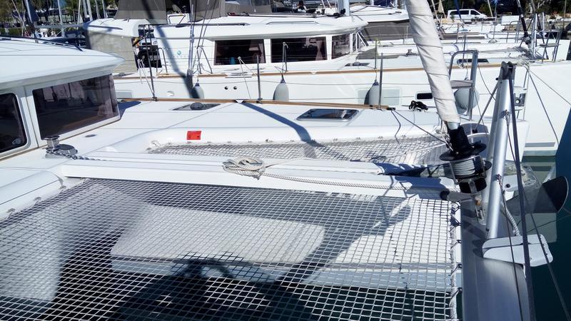 Book yachts online - catamaran - Lagoon 400 S2 - Pasiphae - rent
