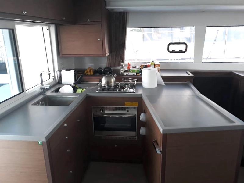 Book yachts online - catamaran - Lagoon 450F - Escapade - rent