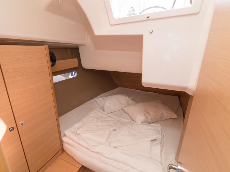Book yachts online - sailboat - Dufour 410 Grand Large - MISTRAL new sails 2018 - rent