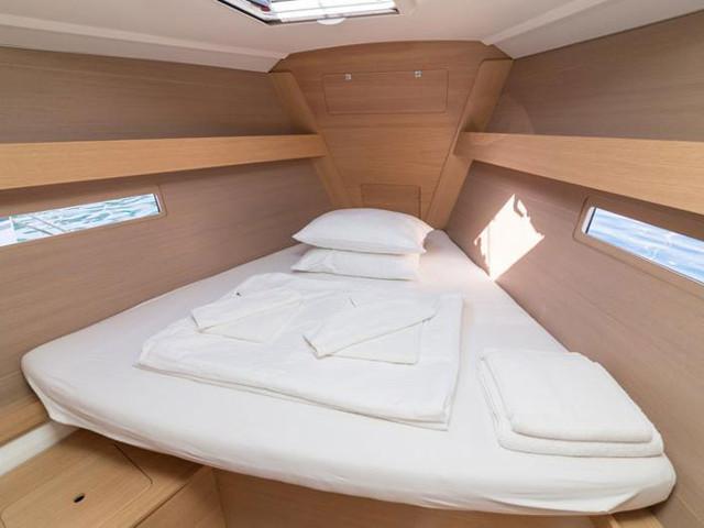 Book yachts online - sailboat - Dufour 410 Grand Large - MISTRAL new sails 2018 - rent