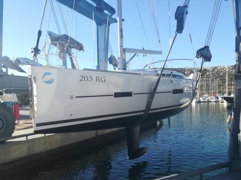 Book yachts online - sailboat - Dufour 410 Grand Large - MISTRAL new sails 2018 - rent