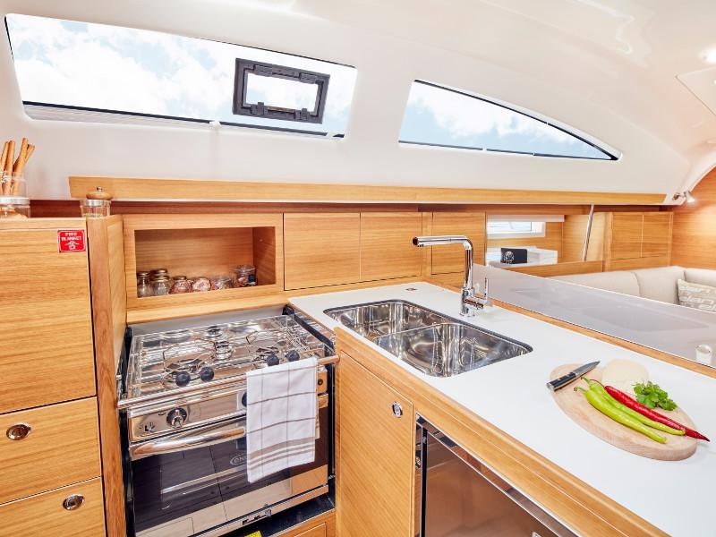 Book yachts online - sailboat - Elan 40.1 - TOP SECRET new 2020 - rent
