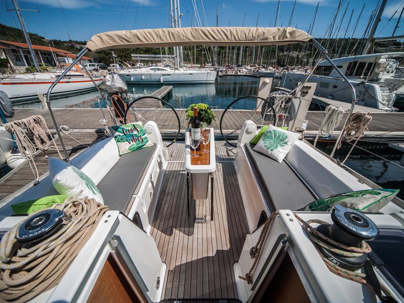 Book yachts online - sailboat - Dufour 350 Grand Large - RONJA 2017 - rent