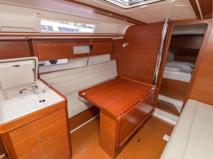 Book yachts online - sailboat - Dufour 335 Grand Large - PIPPI new sails 2018 - rent
